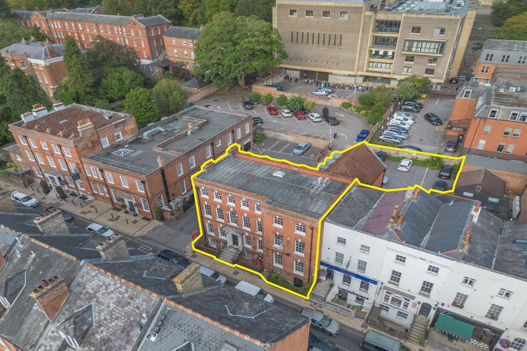 Property photo 1 of 3 12 Southgate Street, Winchester, So23 9Ef