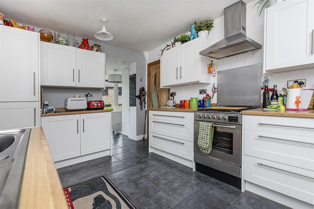 Property photo 2 of 30 Kitchen