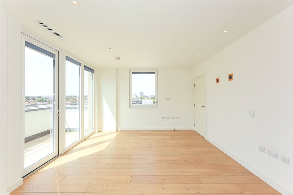 Property photo 3 of 21 Picture No. 02