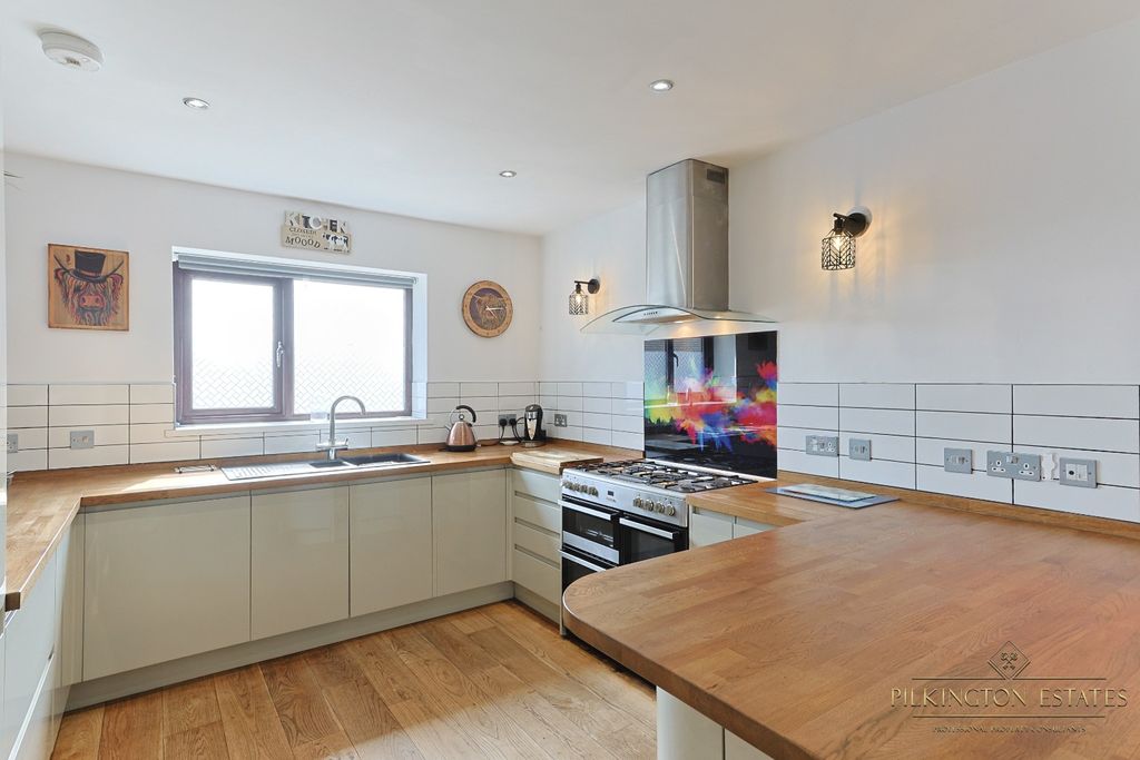 Property photo 3 of 20 4282496