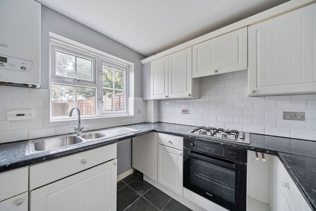 Property photo 2 of 19 Kitchen