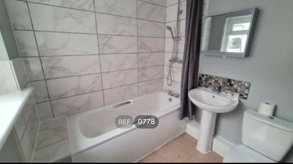 Property photo 3 of 7 Bathroom