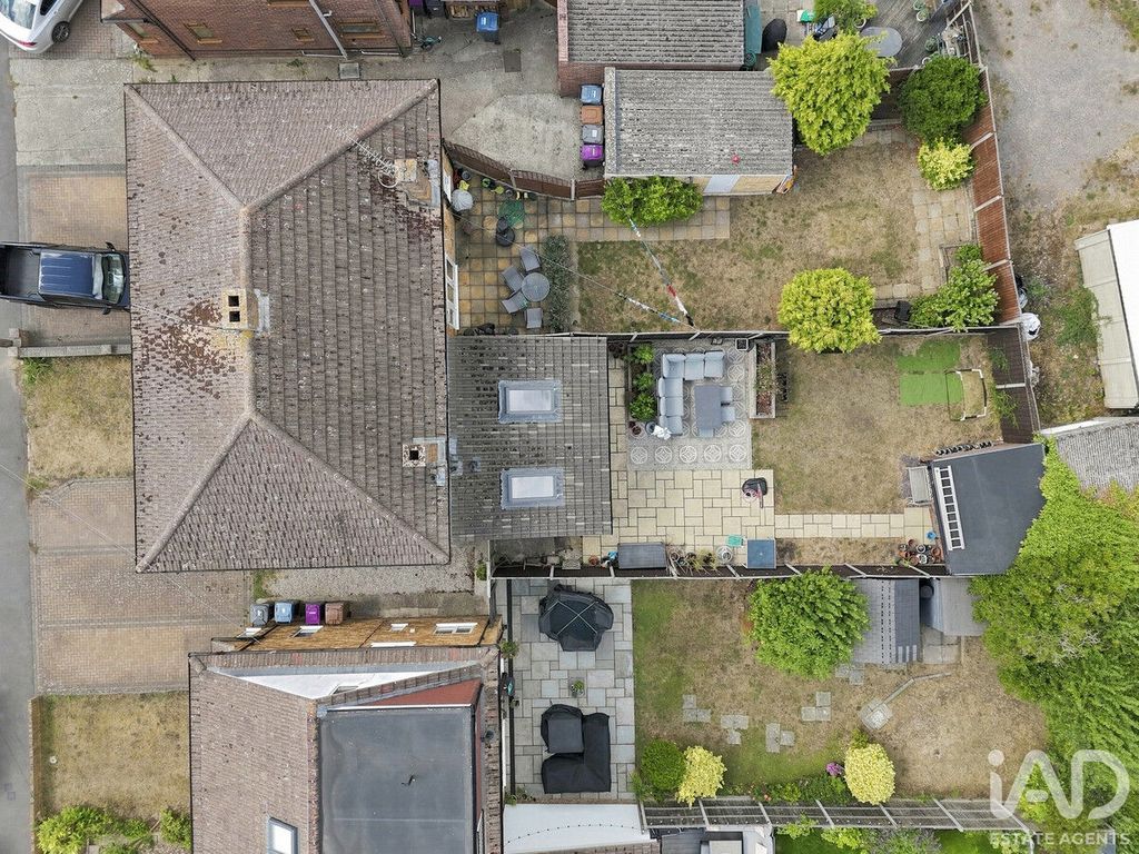 Property photo 2 of 31