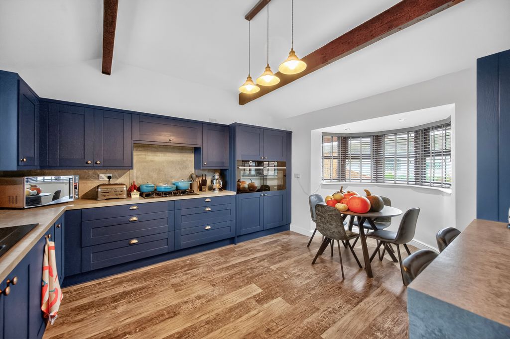 Property photo 2 of 28 Kitchen