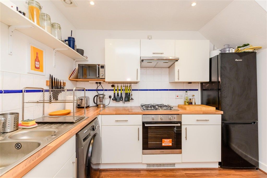 Property photo 3 of 9 Kitchen