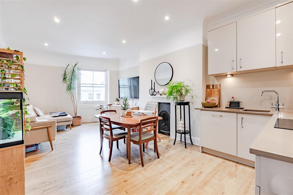 Property photo 2 of 15 Open Plan Kitchen Reception