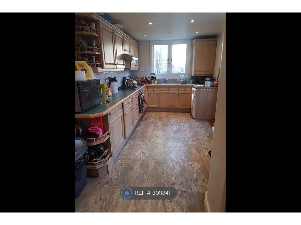 Property photo 2 of 6 Kitchen