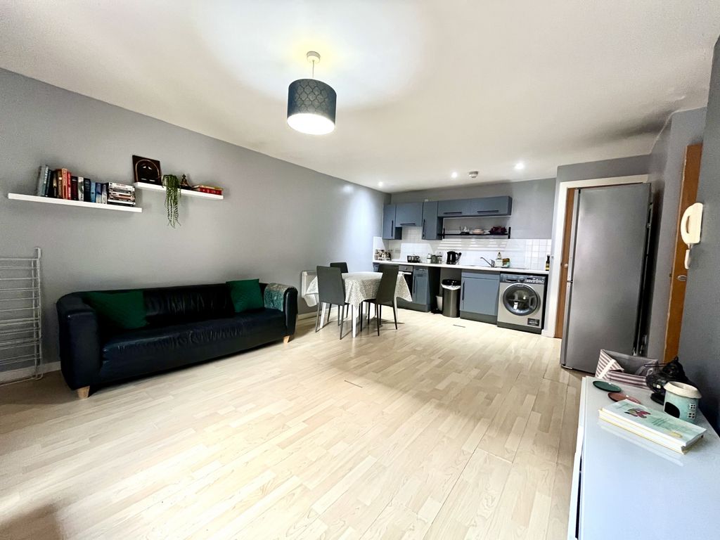 Property photo 3 of 10 Lounge