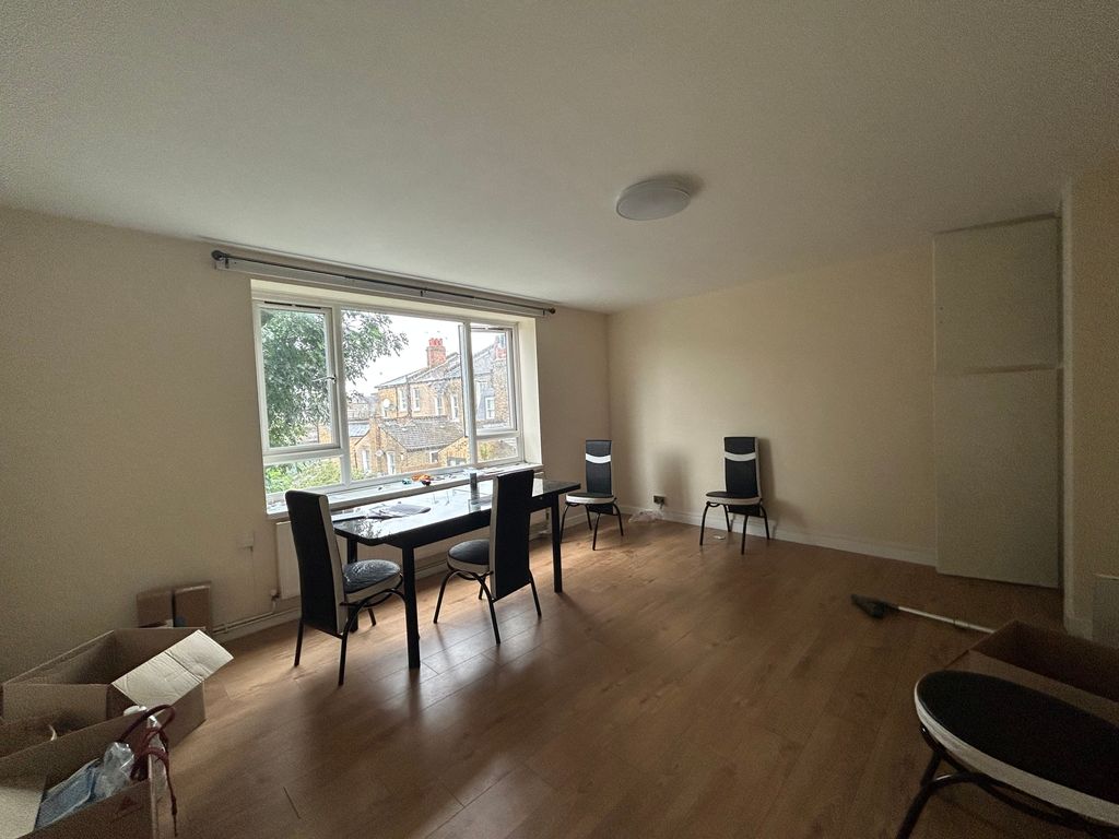 Property photo 2 of 7 Living Room