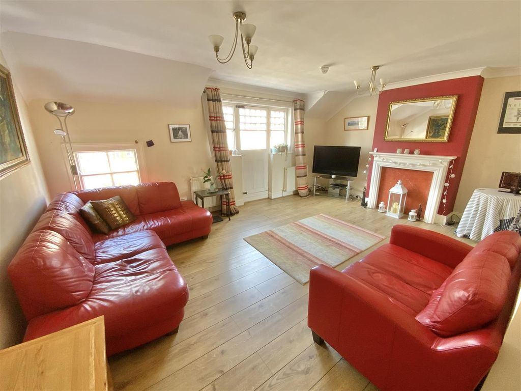Property photo 2 of 20
