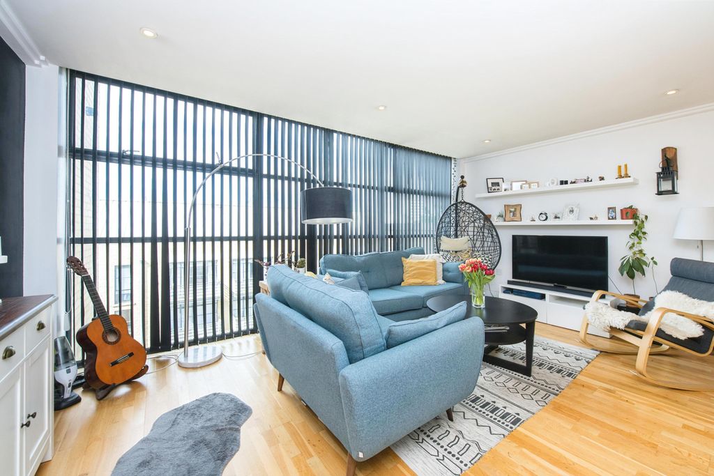 Property photo 1 of 11 1