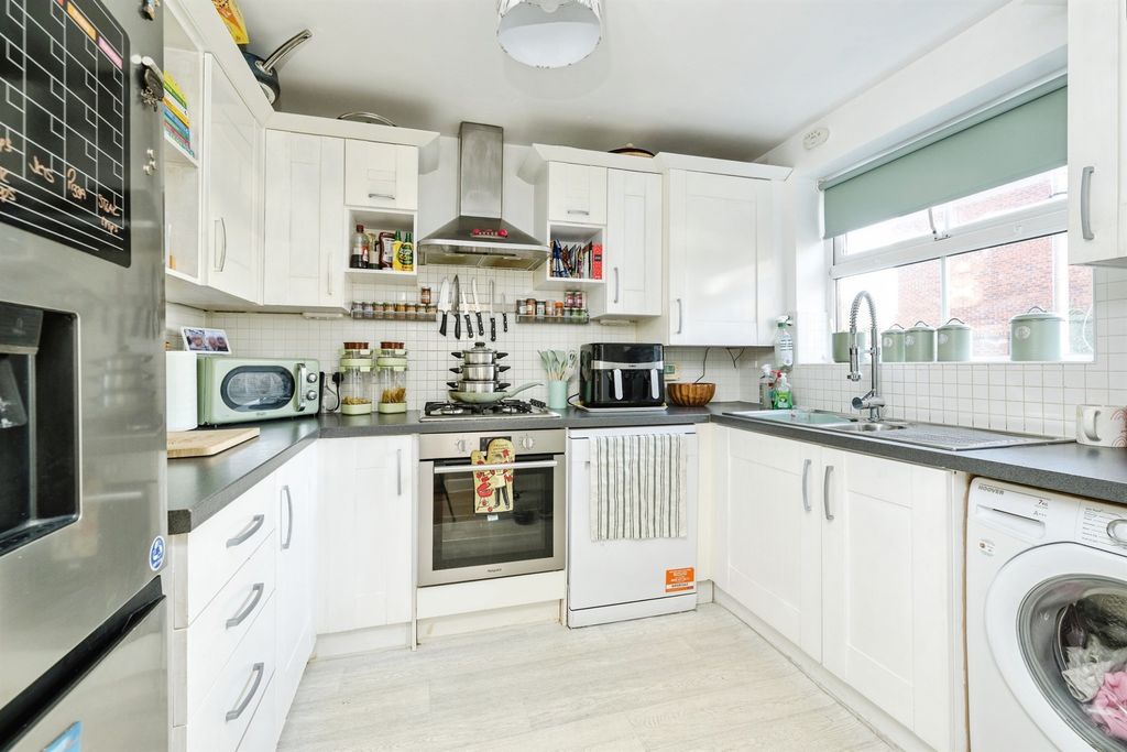 Property photo 3 of 13