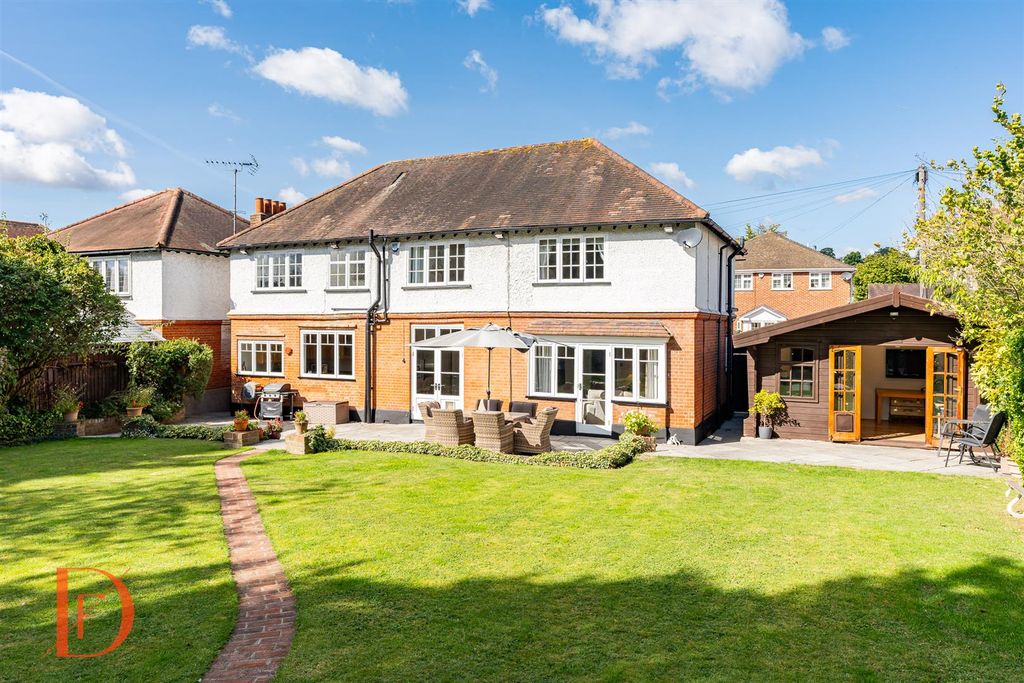 Property photo 2 of 46