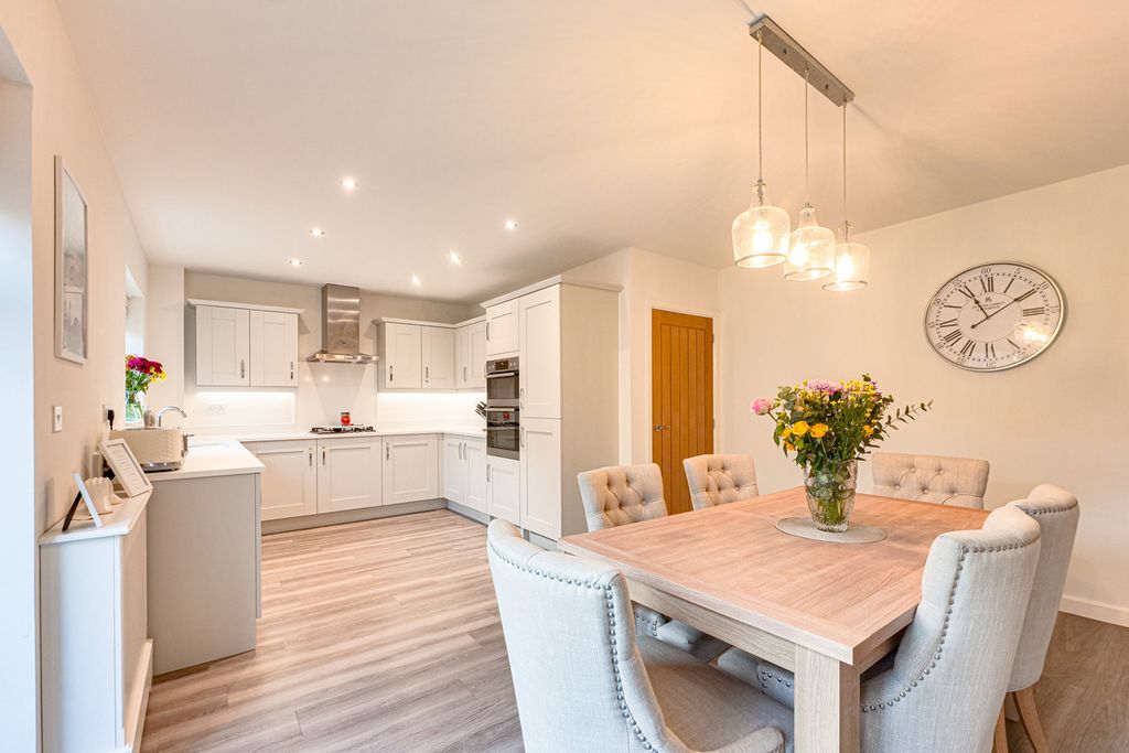 Property photo 2 of 29