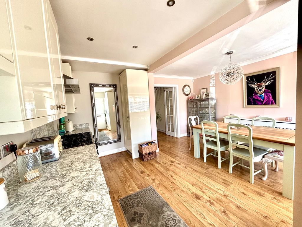 Property photo 2 of 18 Kitchen/Diner