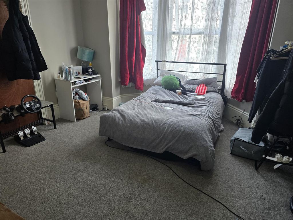 Property photo 2 of 8 Flat 1 Bedroom/Lounge