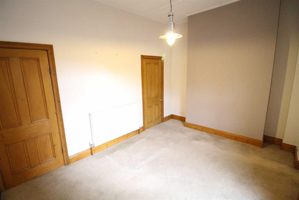 Property photo 3 of 10 Dining Room