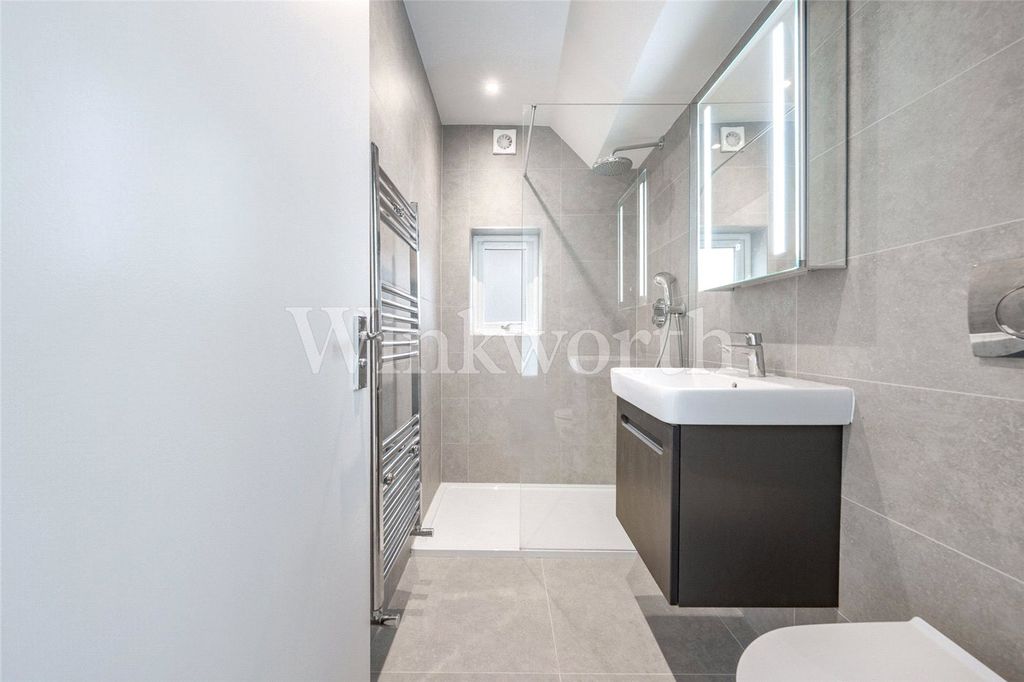 Property photo 3 of 11 Picture No. 12