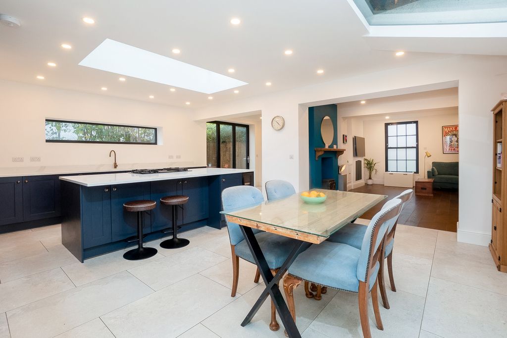 Property photo 3 of 24