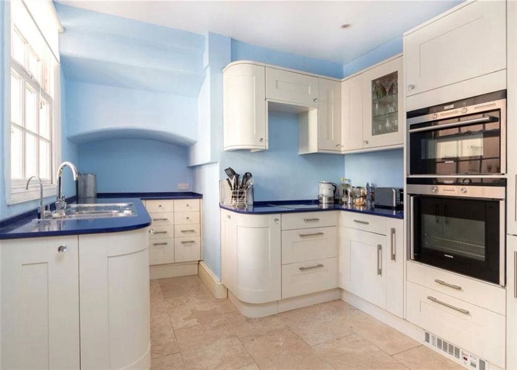 Property photo 3 of 4