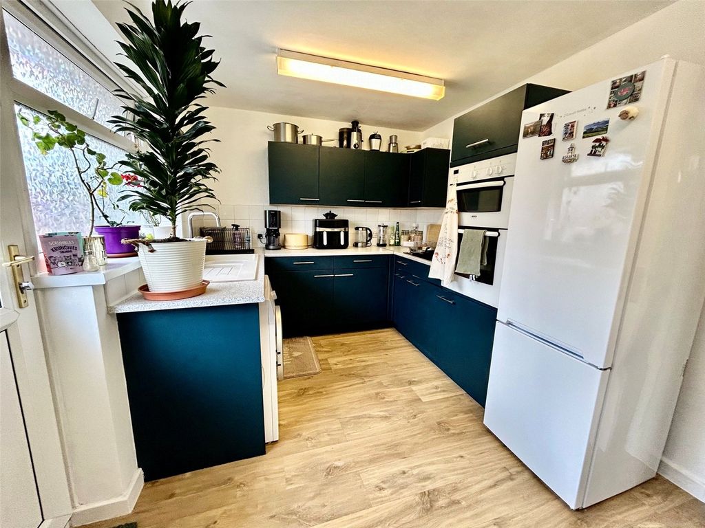 Property photo 3 of 15 Kitchen