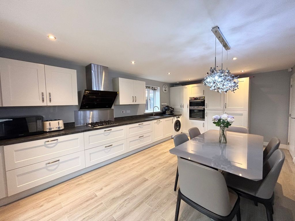 Property photo 3 of 25