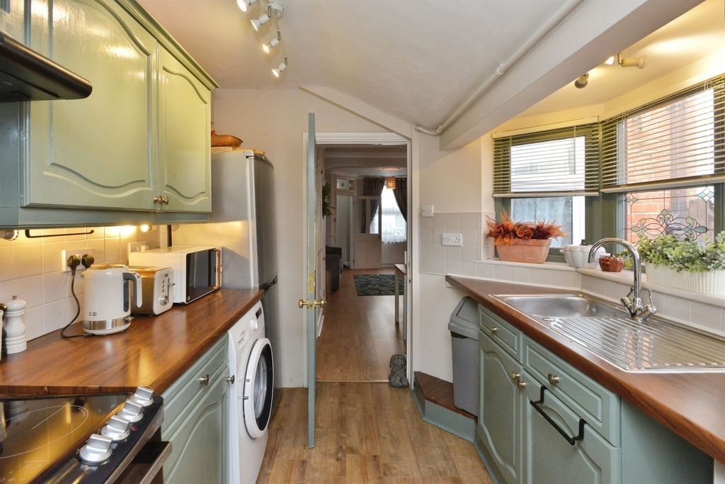 Property photo 2 of 17
