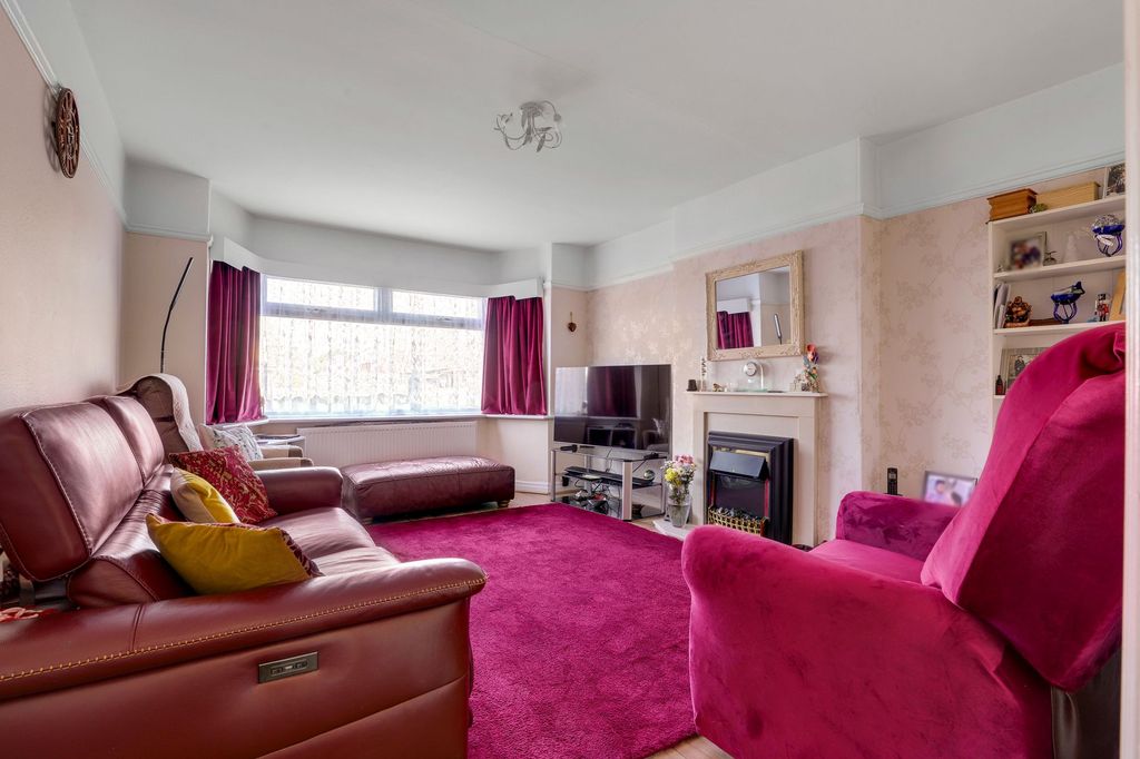 Property photo 2 of 20