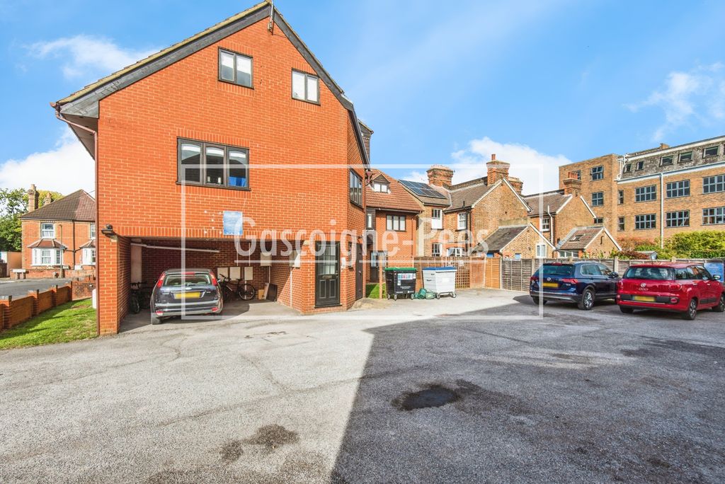 Property photo 1 of 8