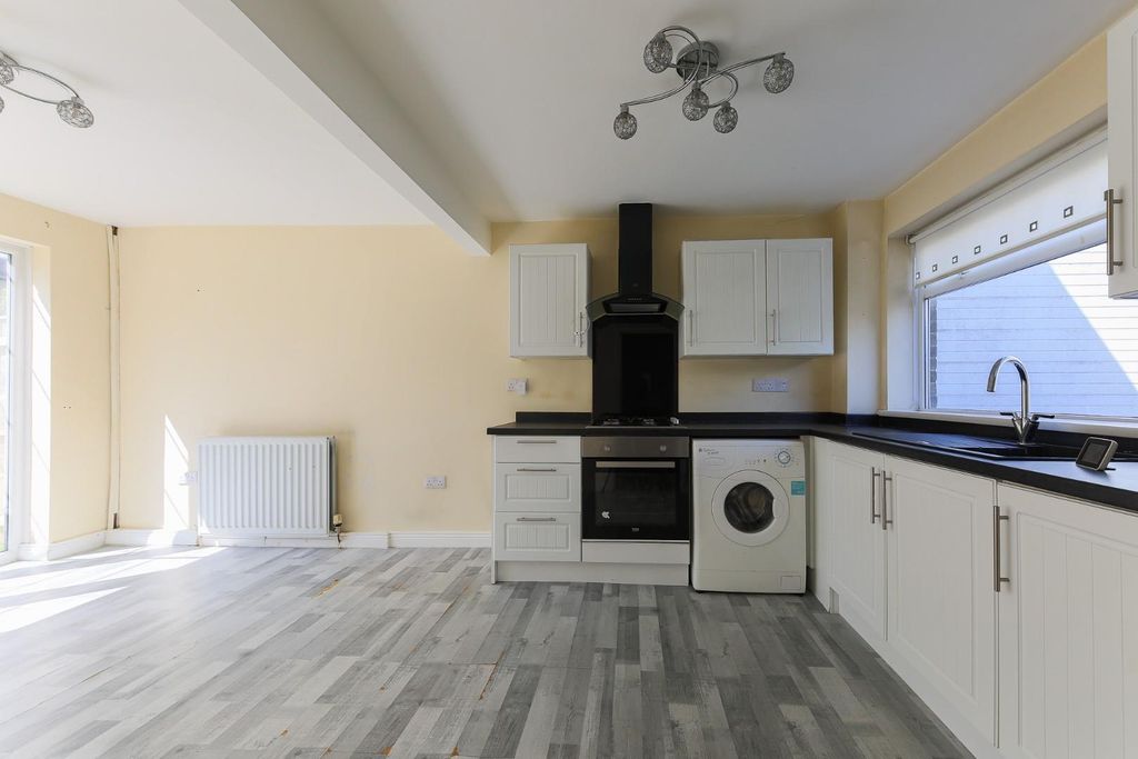Property photo 2 of 18 Kitchen
