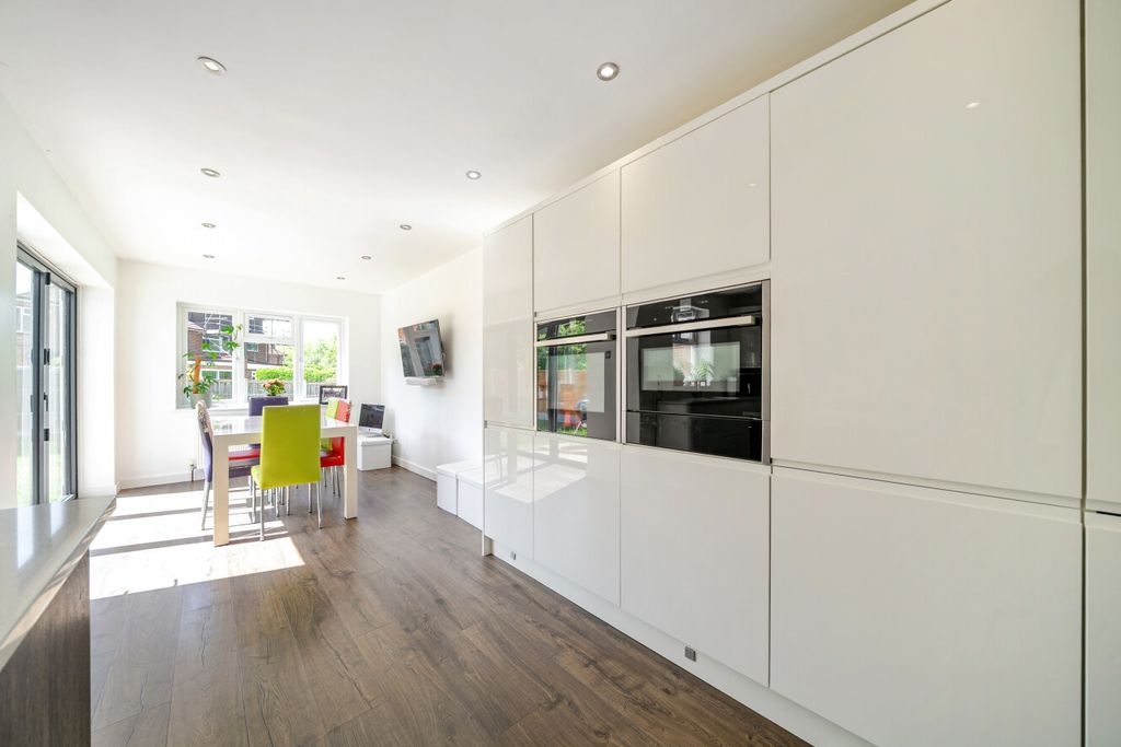 Property photo 3 of 21 1464823-14-6A104F...