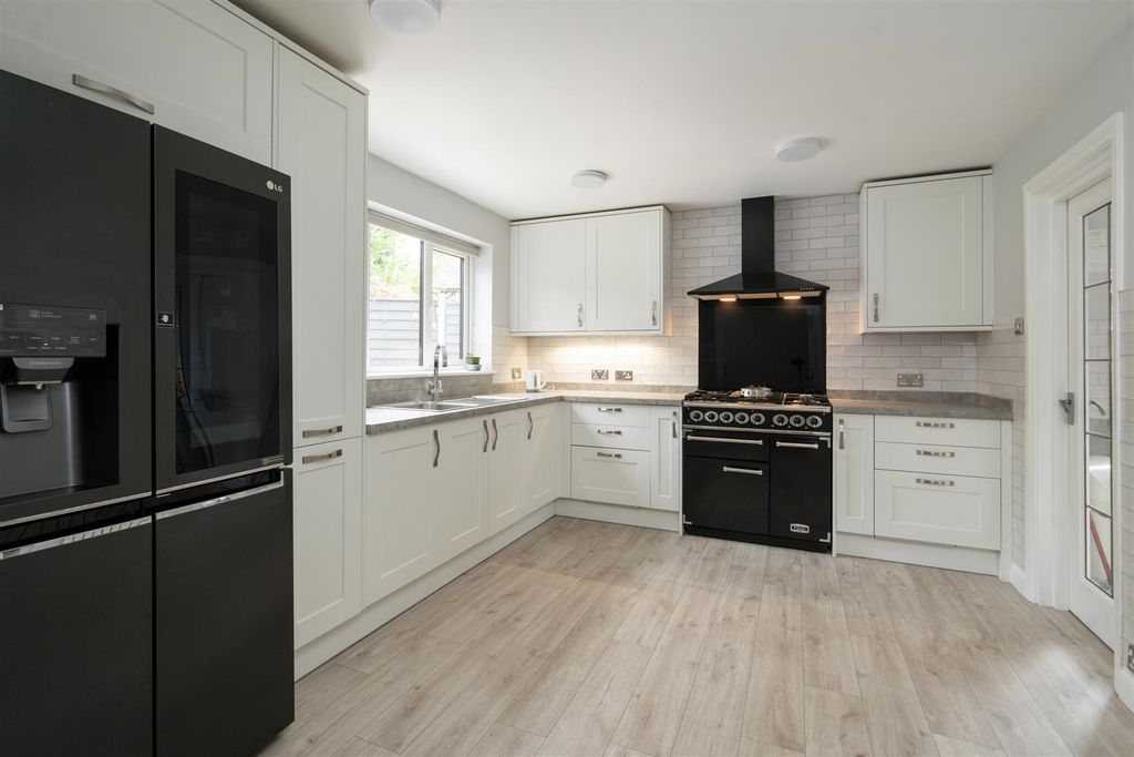 Property photo 3 of 16 12 Ashborough Drive_14.Jpg