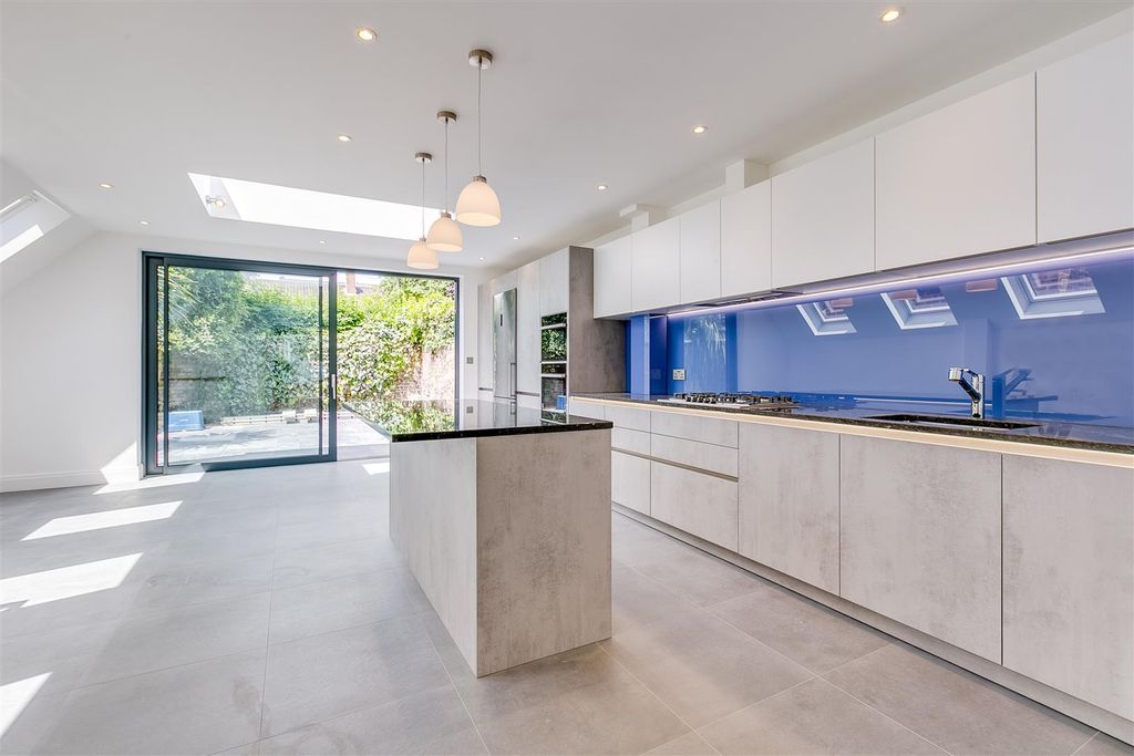 Property photo 1 of 14 Glebe Street 31-7.Jpg