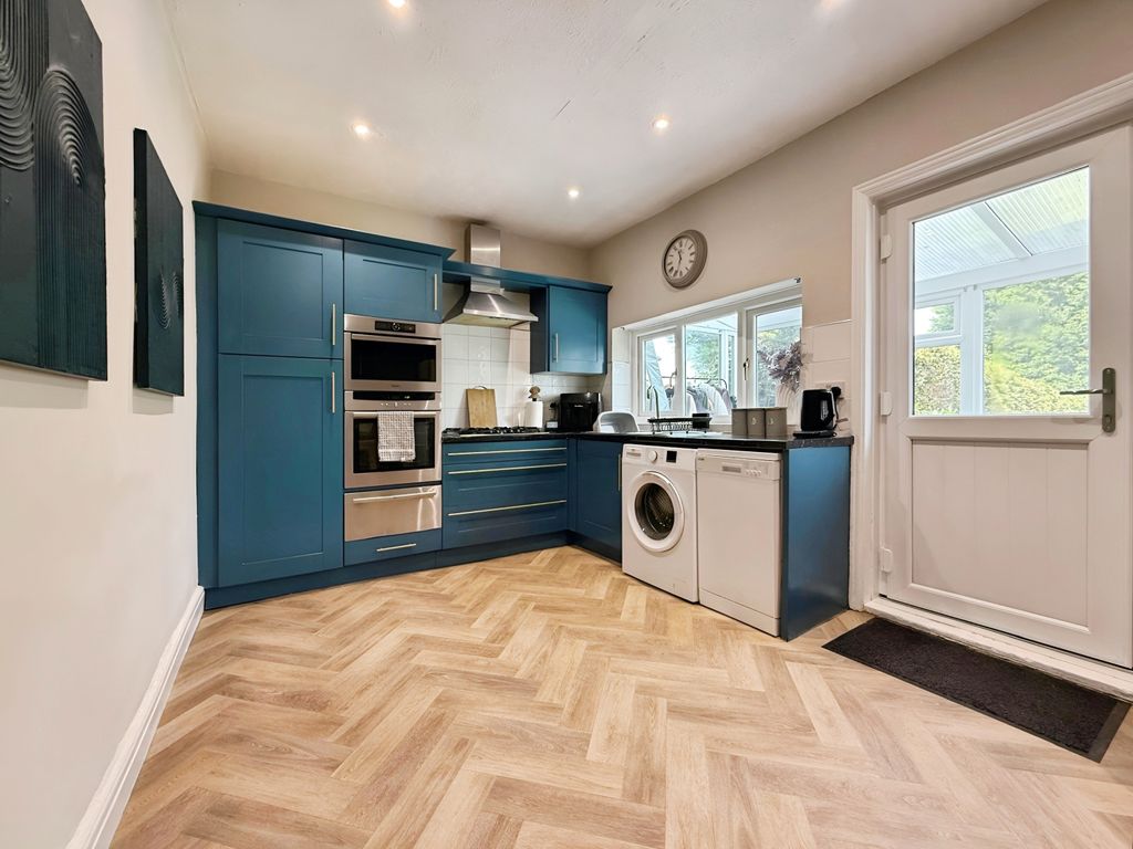 Property photo 2 of 14 Kitchen
