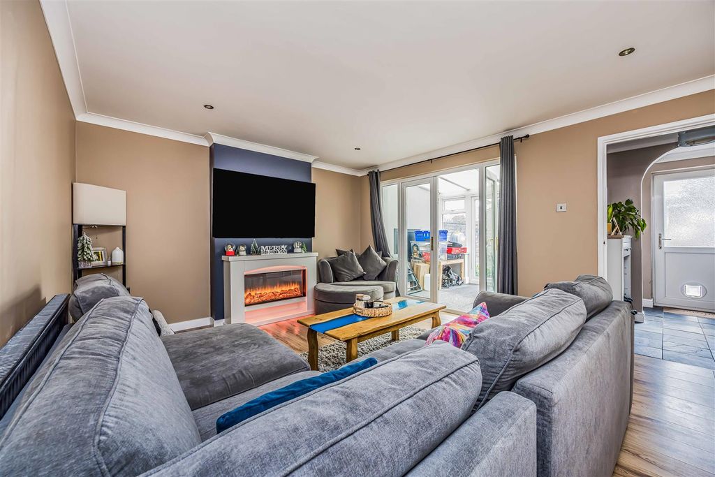 Property photo 2 of 21 57 Zeus Lane, Waterlooville-Small-Porticomarketing