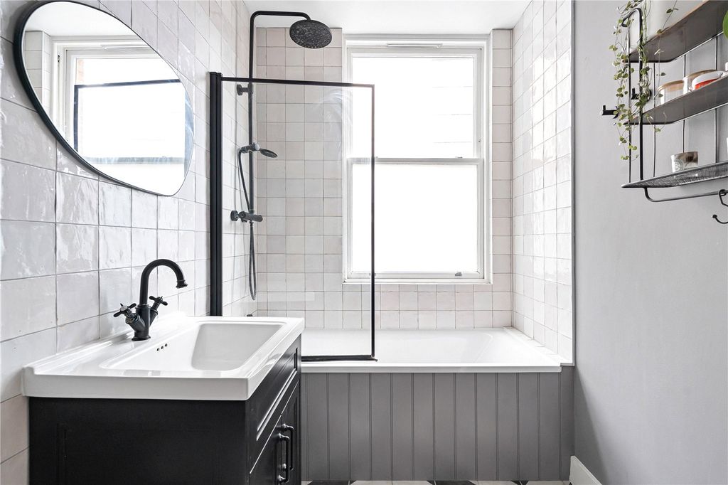 Property photo 2 of 12 Bathroom