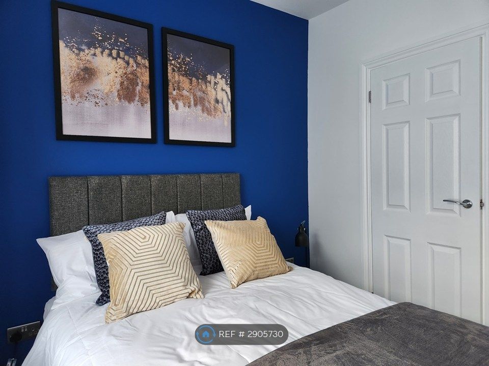 Property photo 2 of 6 Bedroom 1