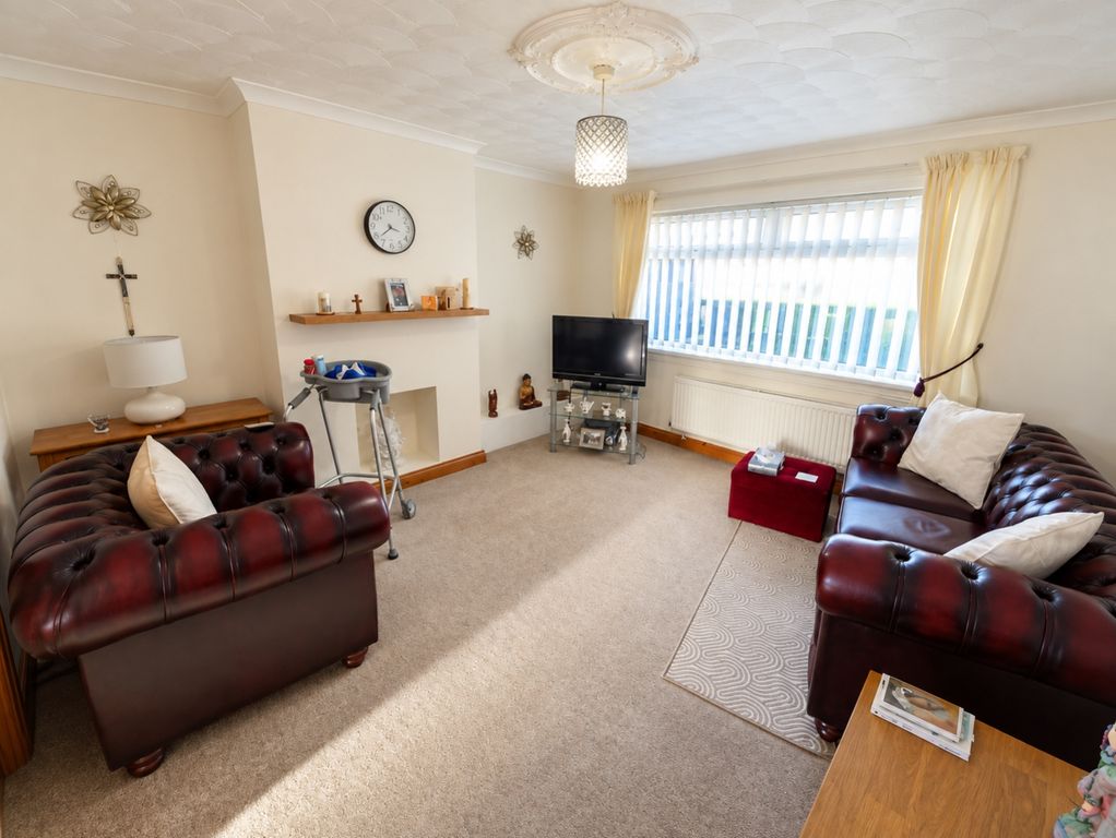 Property photo 2 of 11 Lounge