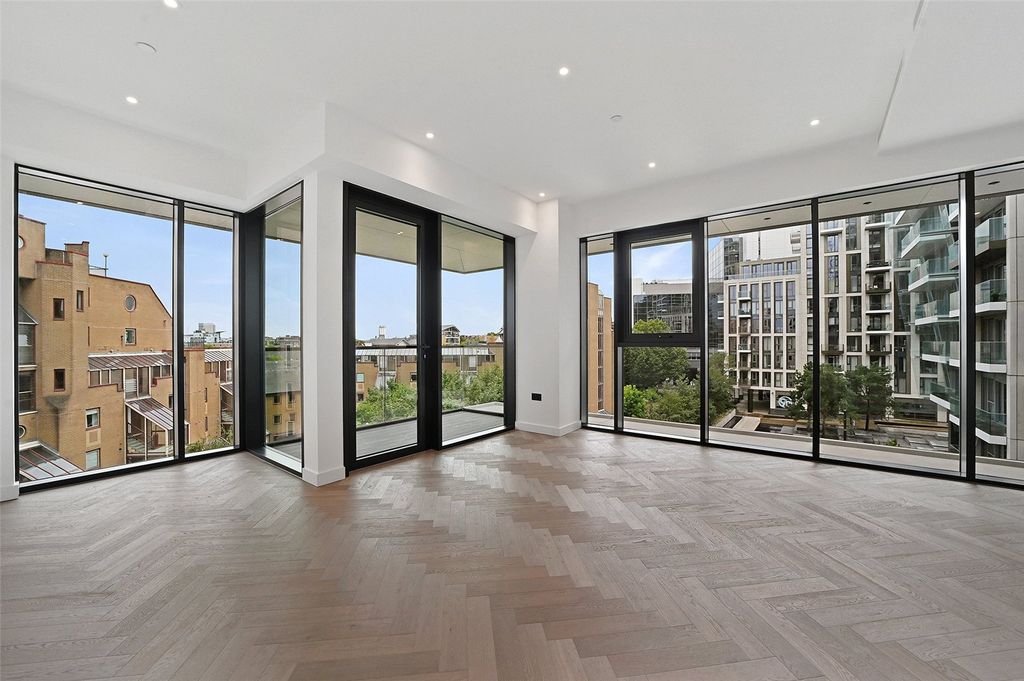 Property photo 3 of 14 Reception