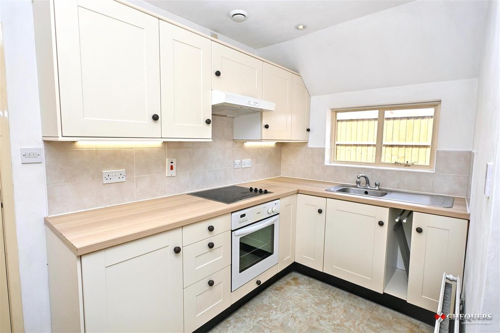 Property photo 3 of 23 Kitchen