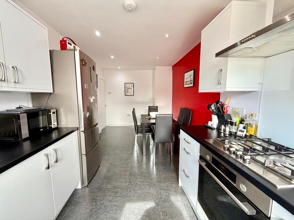 Property photo 2 of 12 Kitchen