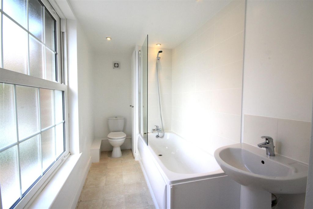 Property photo 2 of 3