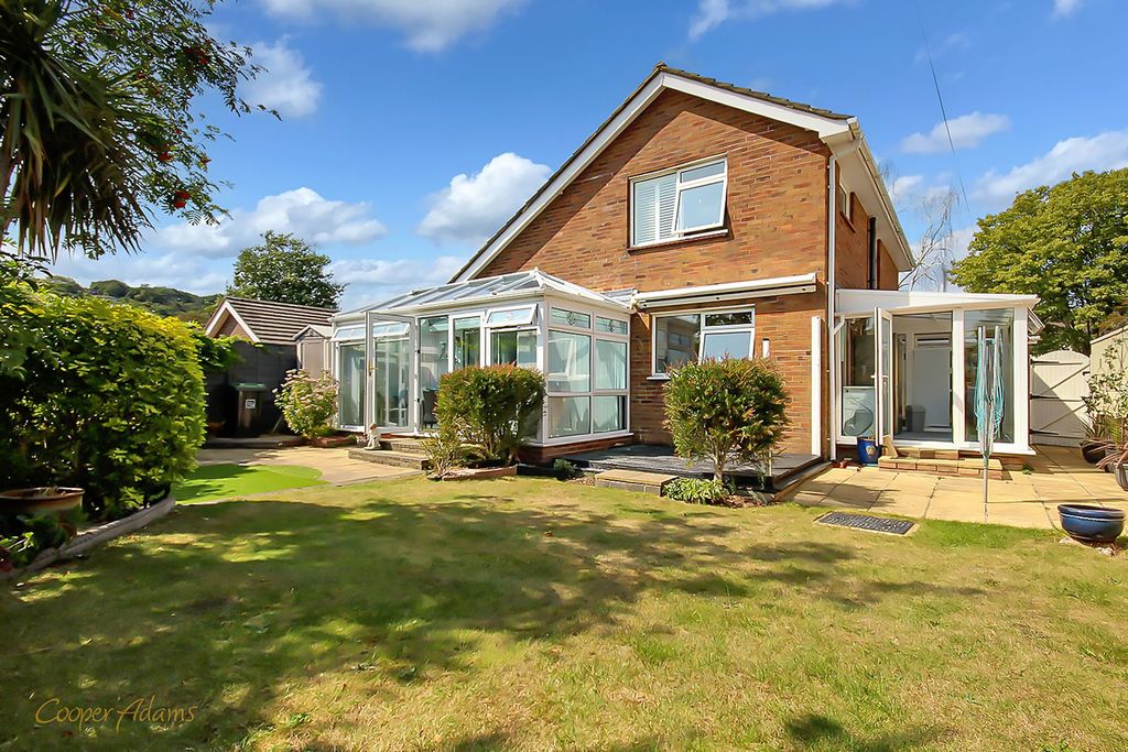 Property photo 2 of 17 Garden