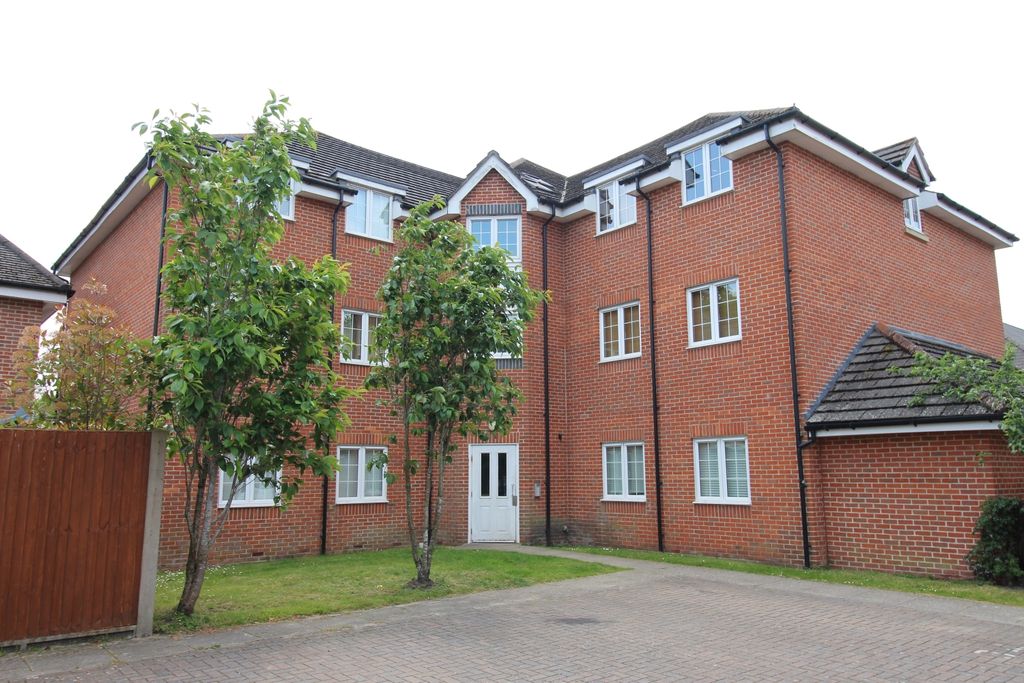 Property photo 1 of 8 Hawthorn Way