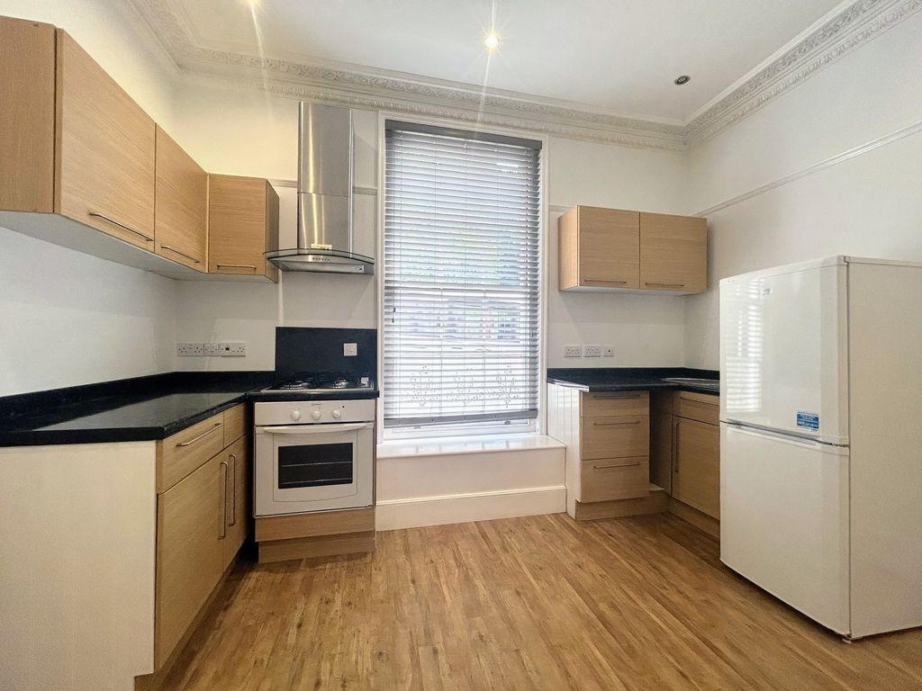 Property photo 3 of 5 Kitchen