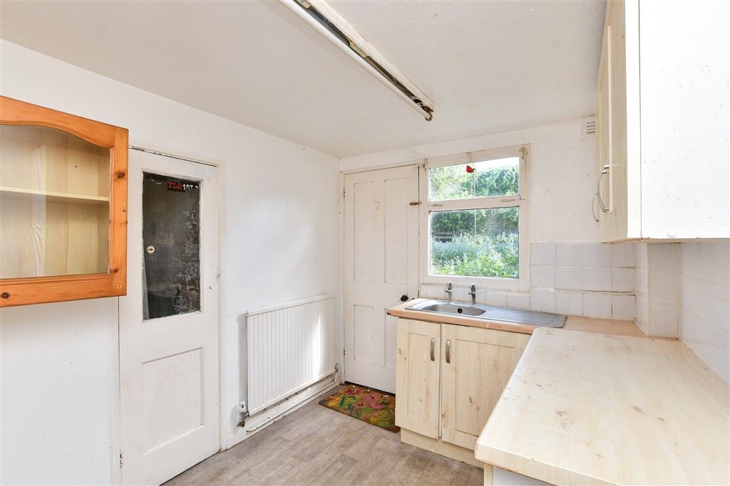 Property photo 3 of 17 Kitchen