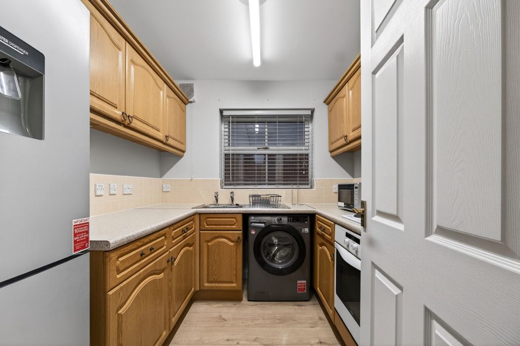 Property photo 2 of 10 Kitchen