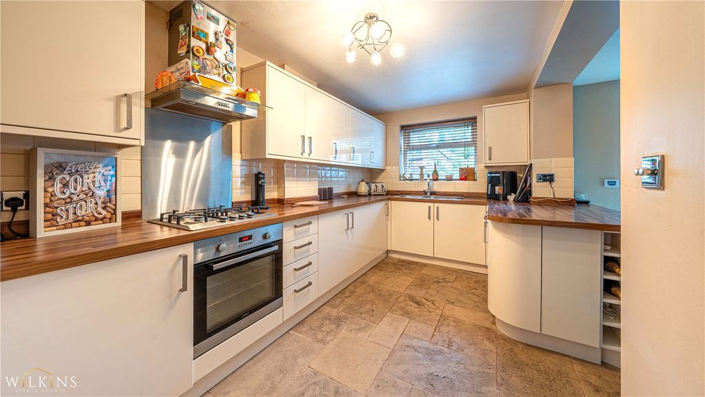 Property photo 2 of 38 Picture No. 10