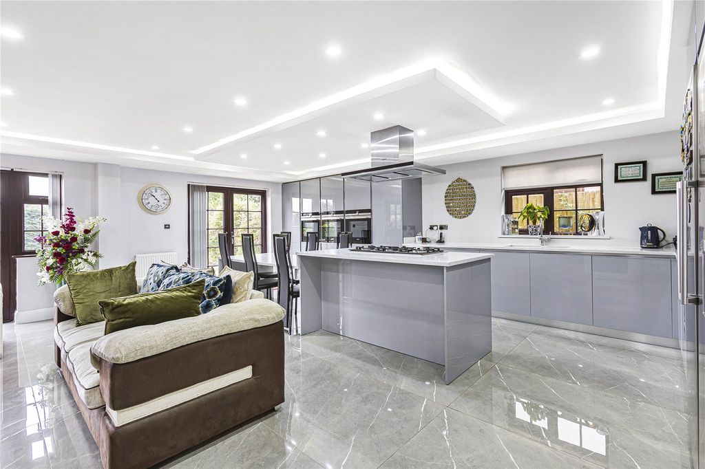 Property photo 3 of 21 Picture No. 04