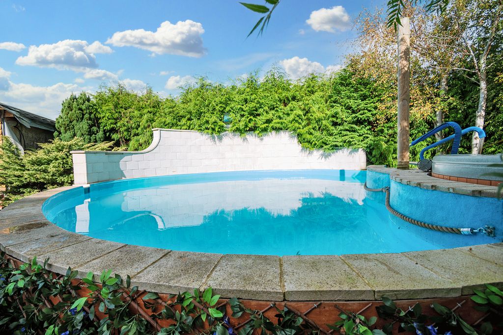 Property photo 3 of 34 2 (8)
